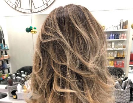 Balayage Comment maintenir votre coiffure entre les visites chez le coiffeur ? Saint-Palais-sur-Mer